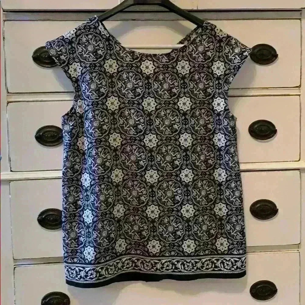 Max Studio Button Back Blouse - Picture 2 of 8